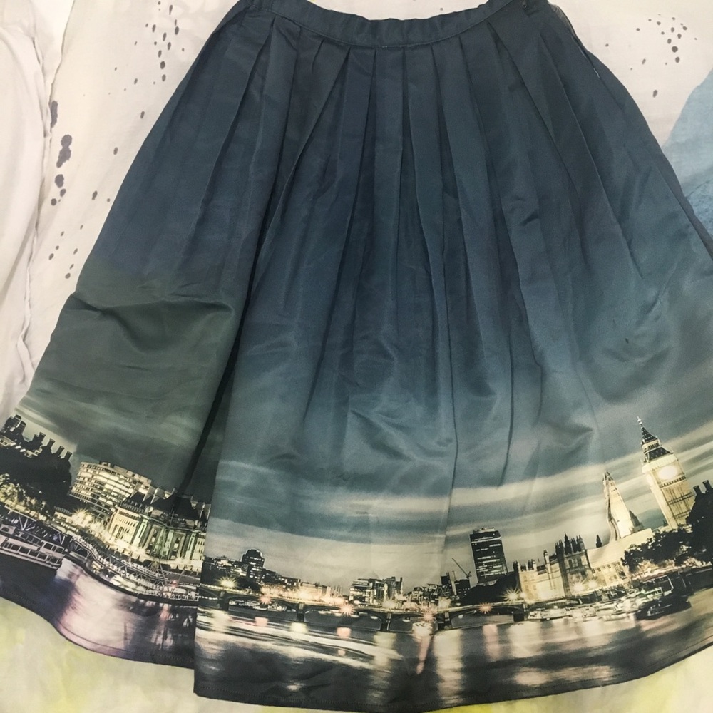 Chichwish skyline skirt